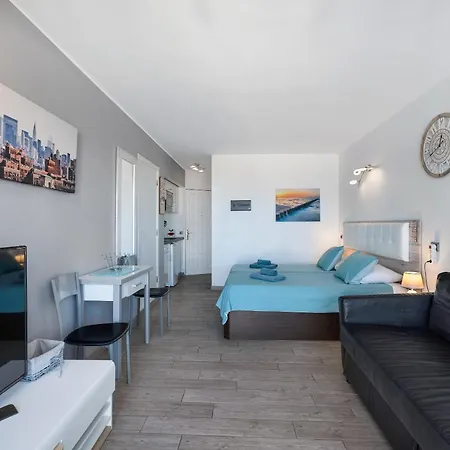 Lägenhet Flores 407